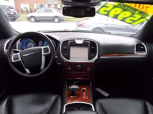 2013 Chrysler 300 4dr Sedan